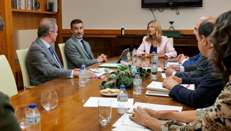 Mar Vaquero se reúne con los presidentes de las Cámaras de Comercio aragonesas
